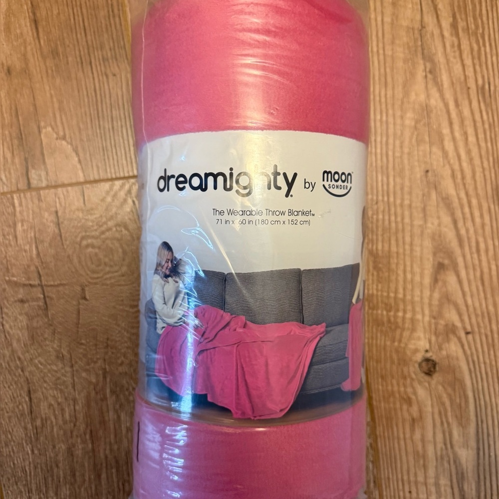 Dreamighty Wearable Throw Blanket in Pink